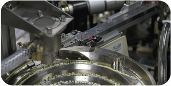 Parts feeder system of tape and reel machine transferring components from vibrator bowl to turret | MV160