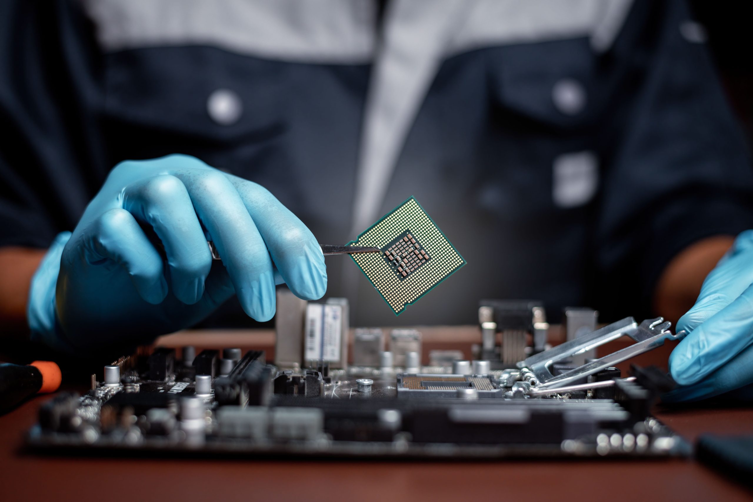 Semiconductor test system testing SiC wafer in cleanroom lab – Malaysia